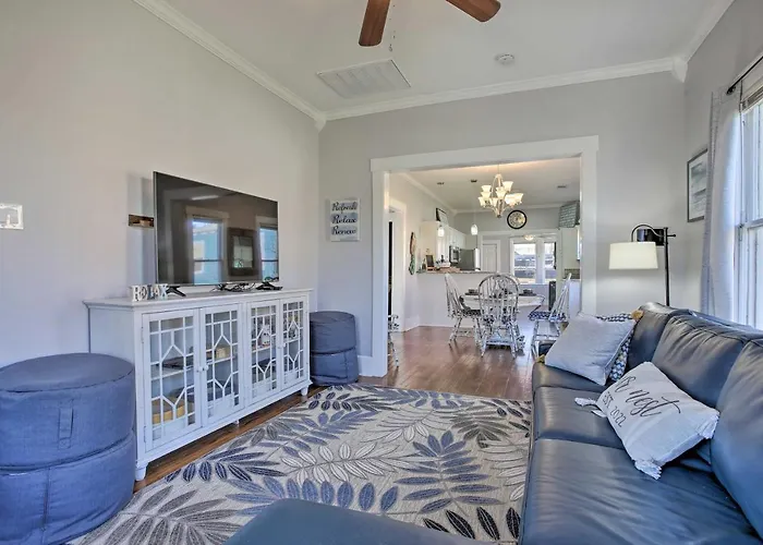 Cozy Beach Bungalow Near Galveston Seawall And Pier